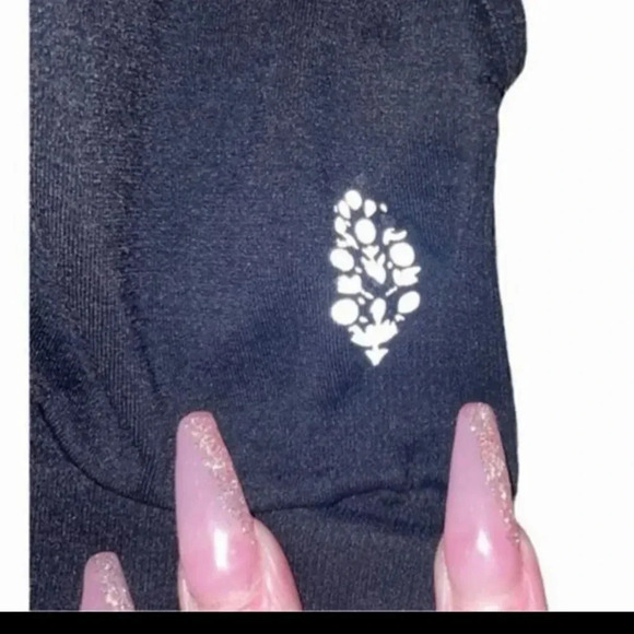 FREE PEOPLE BREATHABLE MESH SEAMLESS YOGA LIMBER CROP TOP BLACK SIZE XS/S - Picture 7 of 13